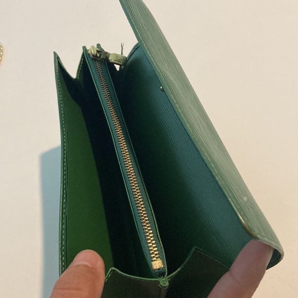 Louis Vuitton Green Epi Wallet - Picture 5 of 8